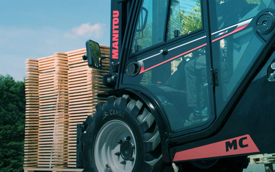 Rough Terrain Forklifts vs. Standard Forklifts: Choosing the Best Option