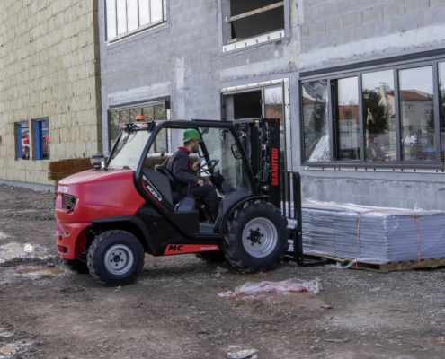 Rough Terrain Forklift Mc 25 4 St5